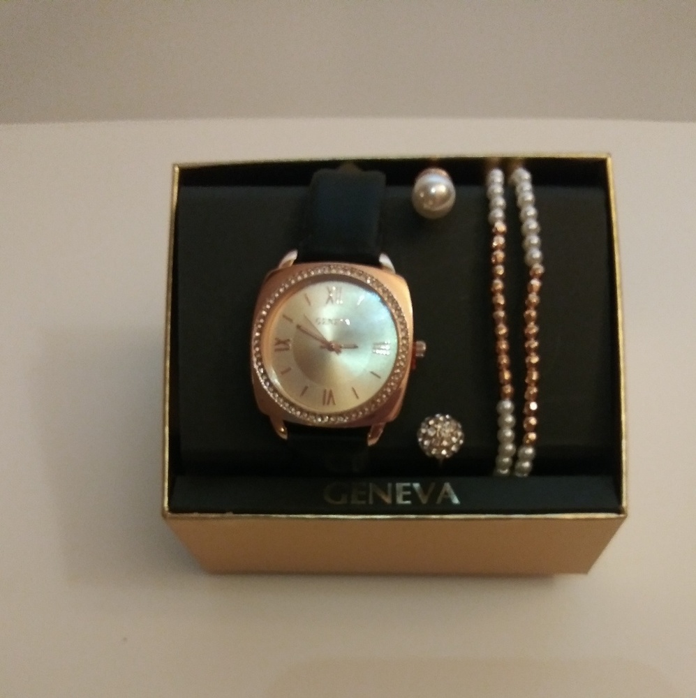 ladies watch gift set w/3 matching bracelets